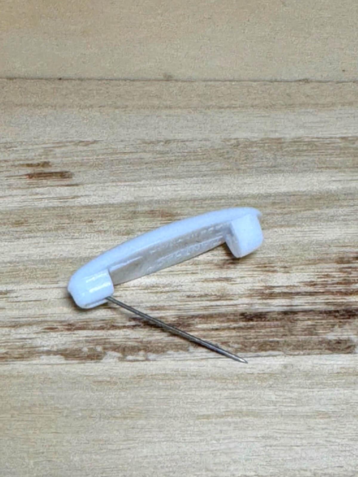 White No Snag Pin